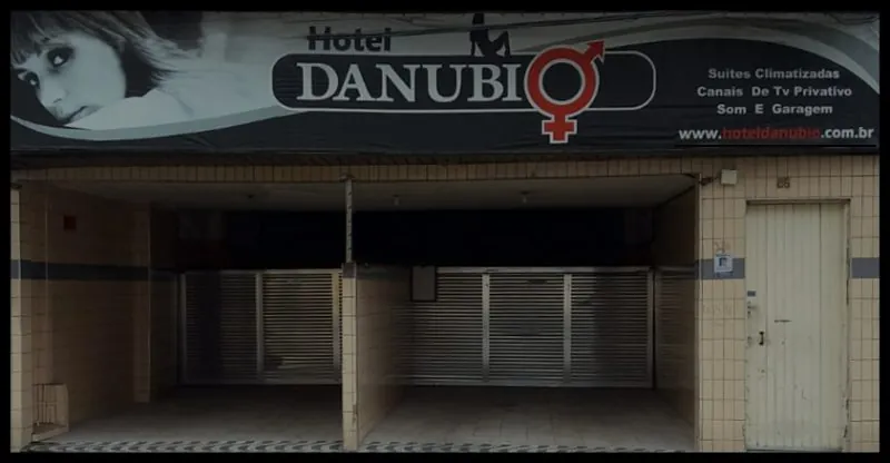 Fachada do Hotel Danúbio em Santos na Vila Mathias