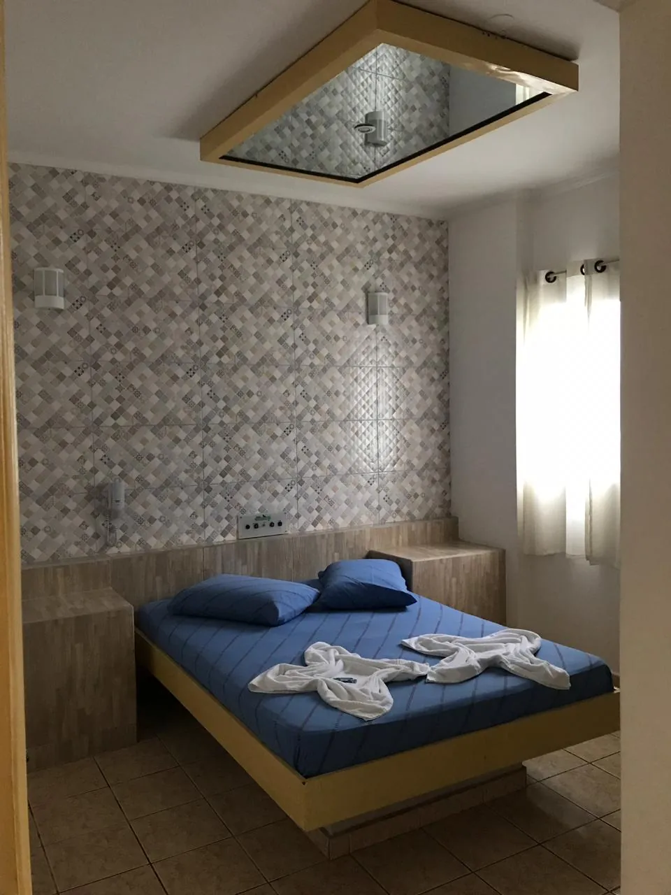 Suíte romântica climatizada do Hotel Danúbio em Santos